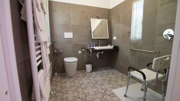 Habitació Deluxe | Bany | Assecador de cabells, bidet i tovalloles