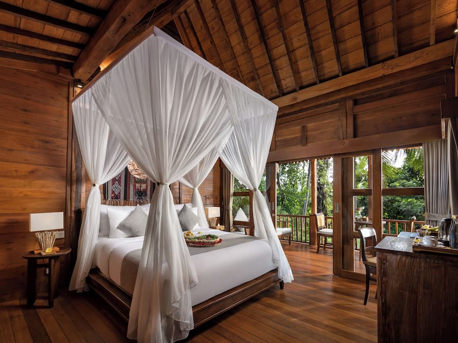 Double Room with Garden View | Minibar, in-room safe, desk, laptop workspace