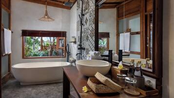 Double Room with Garden View | Bathroom | Separate tub and shower, rainfall showerhead, free toiletries