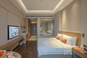 Rom – superior | Safe på rommet, blendingsgardiner, lydisolert og strykejern/-brett