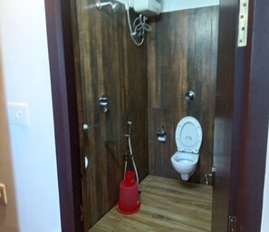 Shower, rainfall showerhead, towels