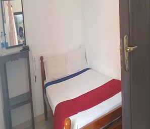 Single Room | 1 bedroom, Egyptian cotton sheets, premium bedding, desk