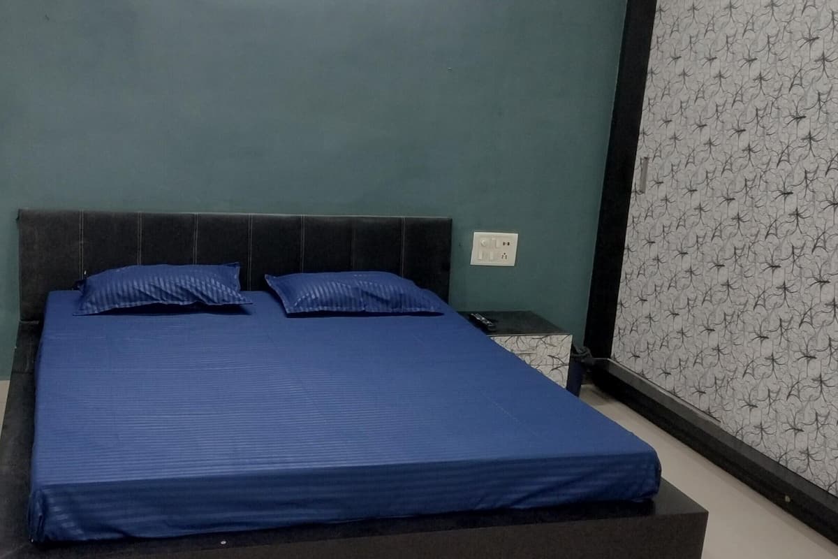 Deluxe Room | 1 bedroom, soundproofing, WiFi (free), bed sheets