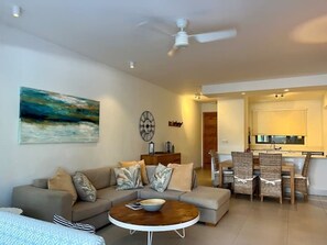 Smart TV - Coastal apartment (Bain Boeuf)