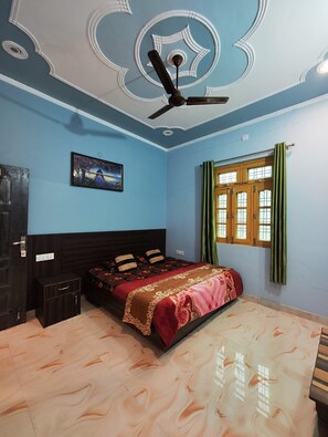Deluxe Double Room, City View | Free WiFi, bed sheets - Goroomgo Naturevilla Cafe & Homestay Rishikesh (Narendranagar)
