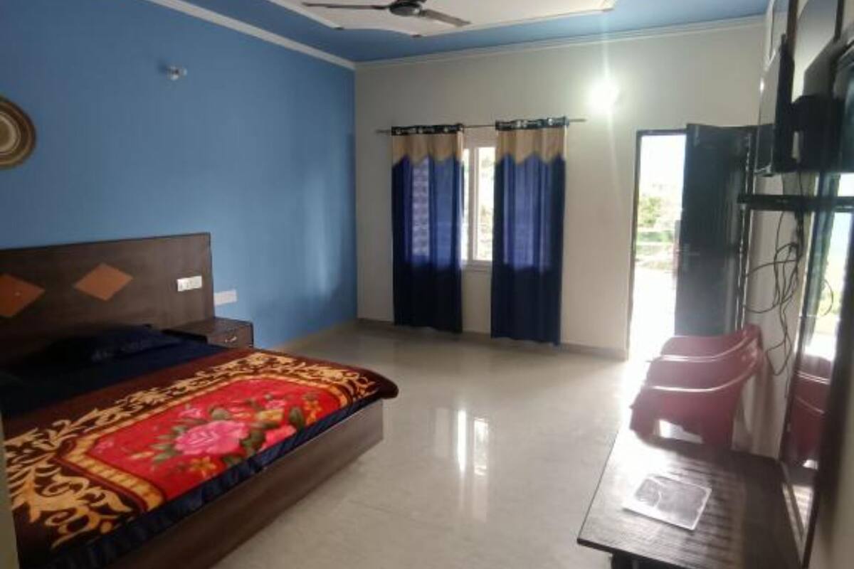 Deluxe Double Room | WiFi (free), bed sheets