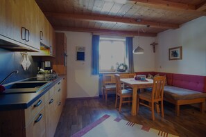 Kylskåp, ugn, spishäll och diskmaskin