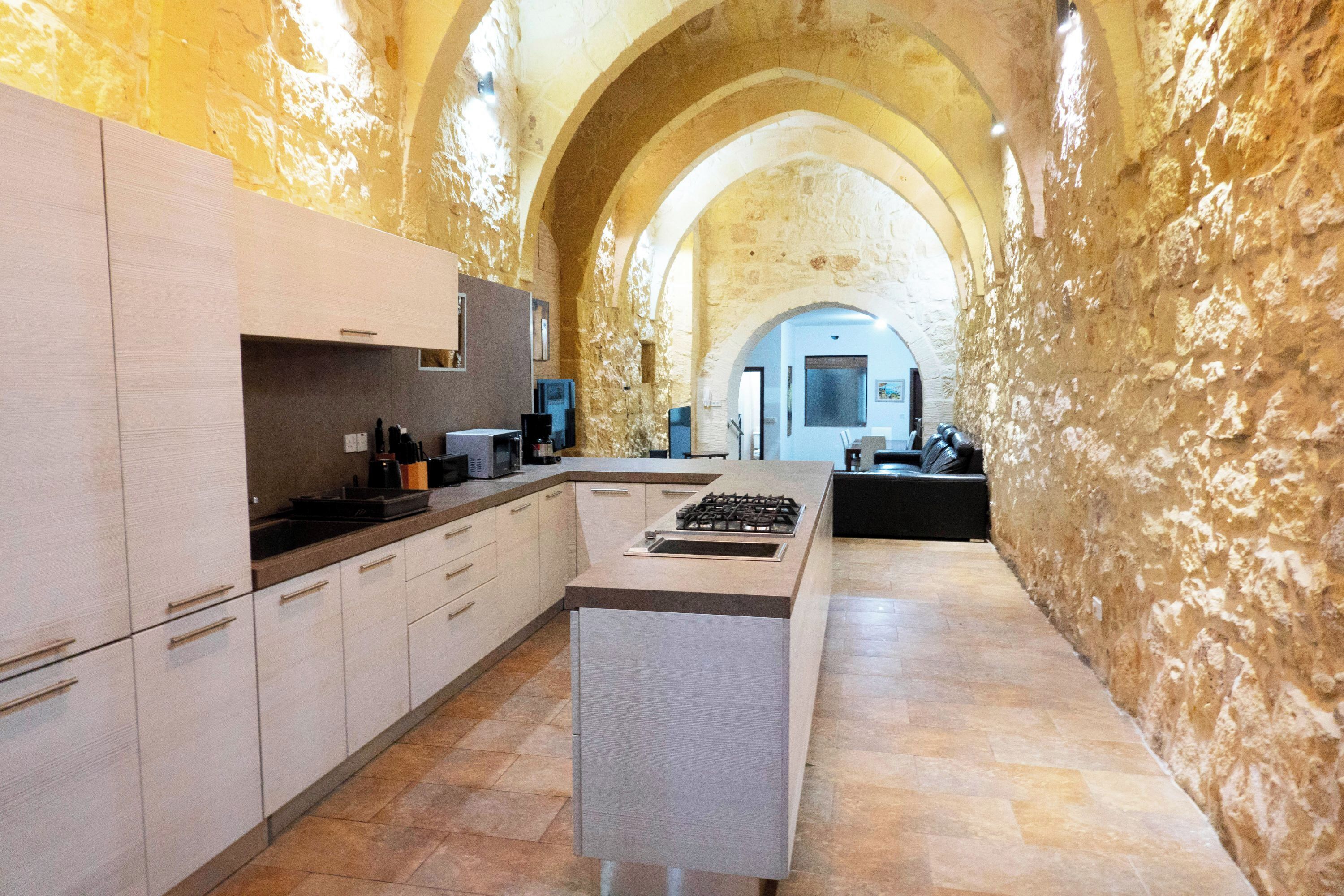 Nhà dành cho gia đình, nhiều phòng ngủ (Mixel Gozitan Villa and Pool) | Bếp riêng | Tủ lạnh, lò vi sóng, lò nướng, bếp nấu 