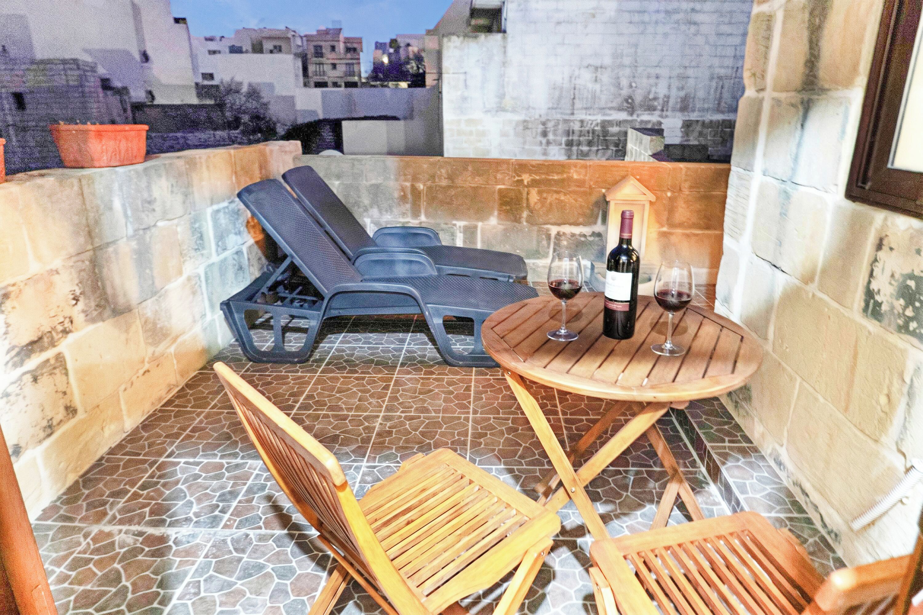 Familiehus - 4 soveværelser - balkon (Mixel Gozitan Villa and Pool) | Terrasse/gårdhave