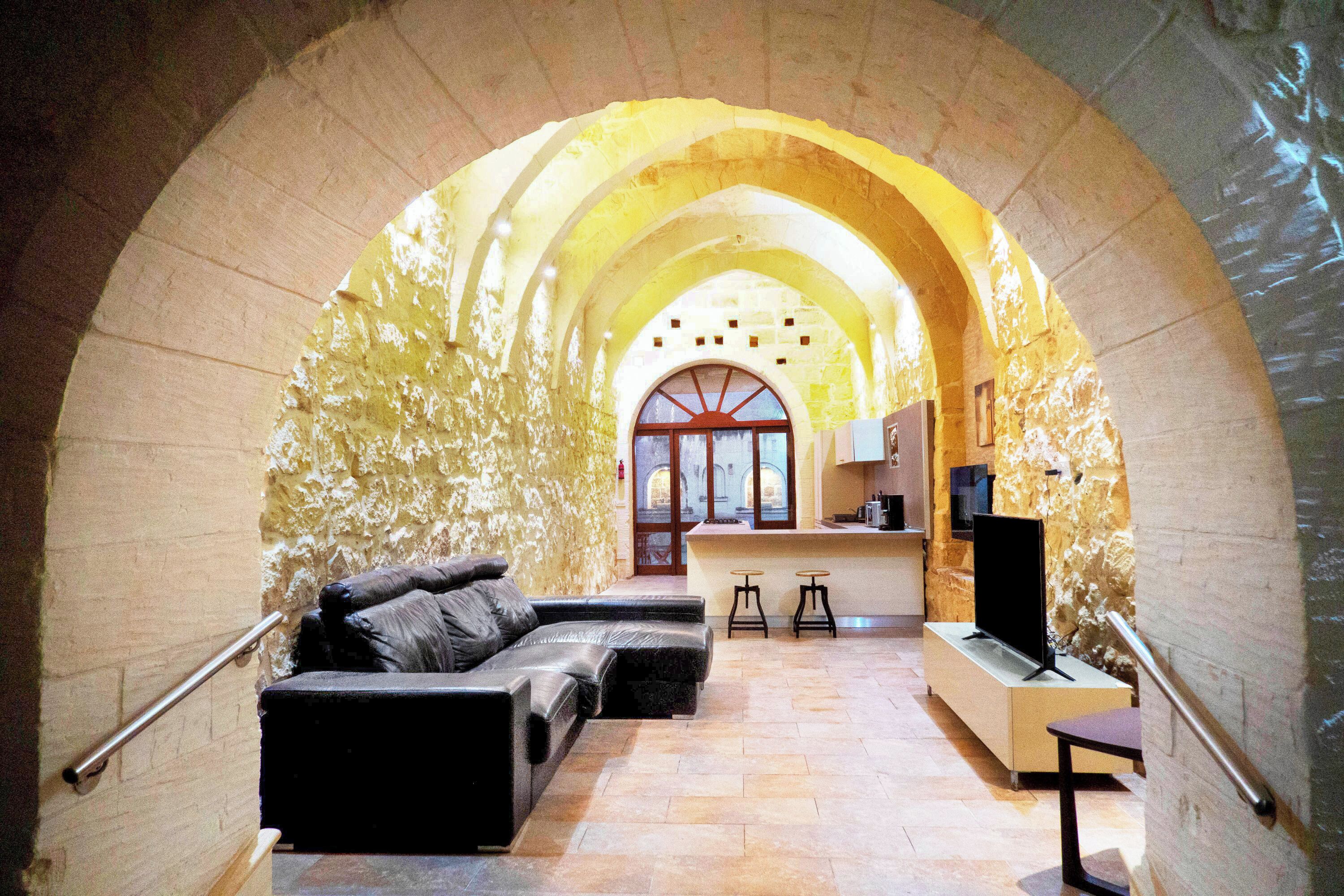Rumah Keluarga, beberapa kamar (Mixel Gozitan Villa and Pool) | Area keluarga | Televisi layar datar 21-inci dengan saluran TV kabel dan TV