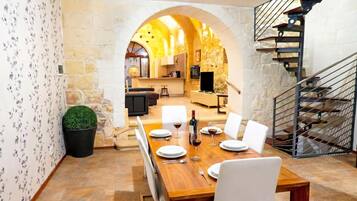 Family House, Multiple Bedrooms (Mixel Gozitan Villa and Pool) | Dining