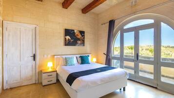 Nhà dành cho gia đình, nhiều phòng ngủ (Nirvana Gozitan Villa & Pool) | 4 phòng ngủ, bàn ủi/dụng cụ ủi quần áo