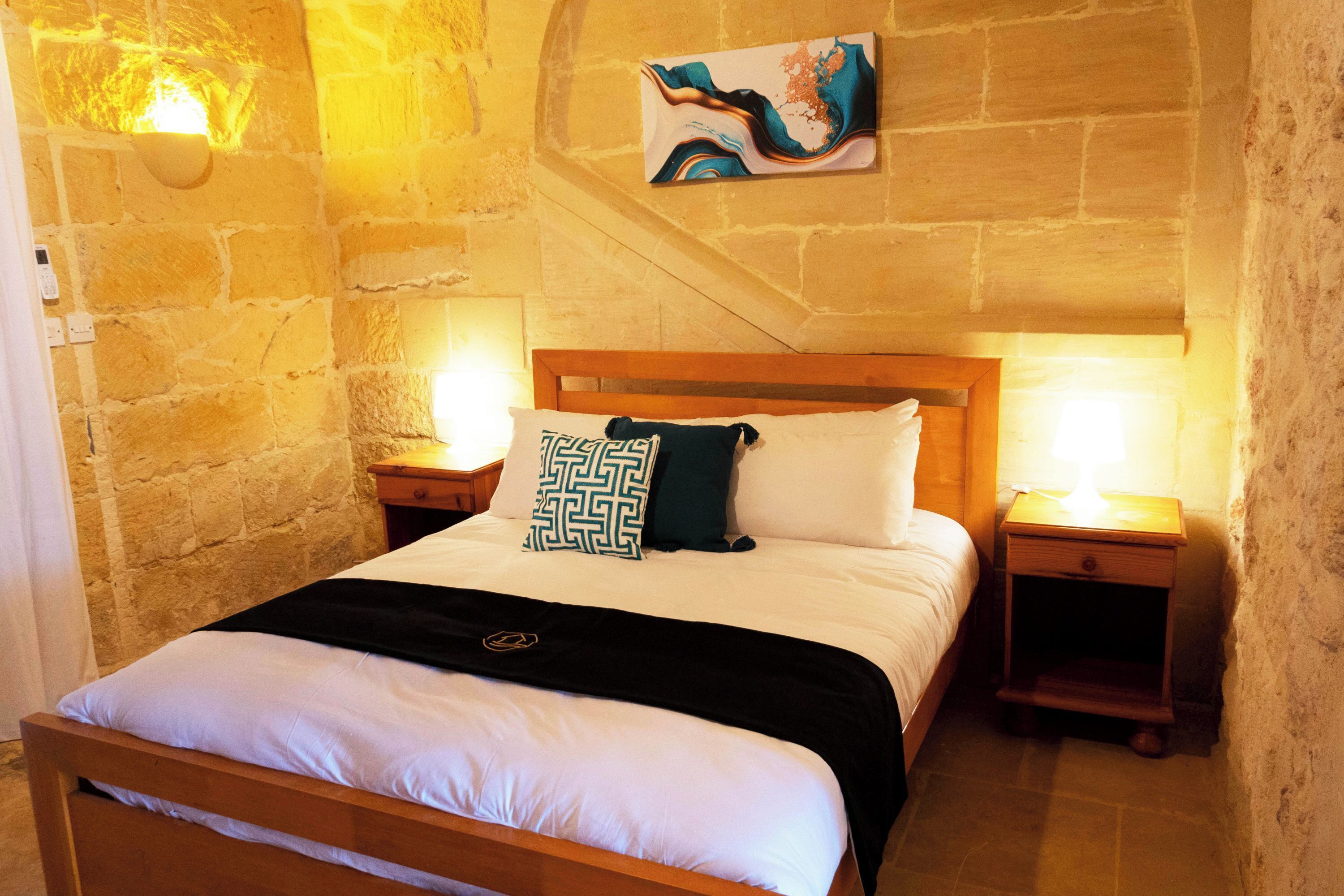 Casa família, vários quartos (Nirvana Gozitan Villa & Pool) | 4 quartos, ferros/tábuas de passar roupa, Wi-Fi de cortesia