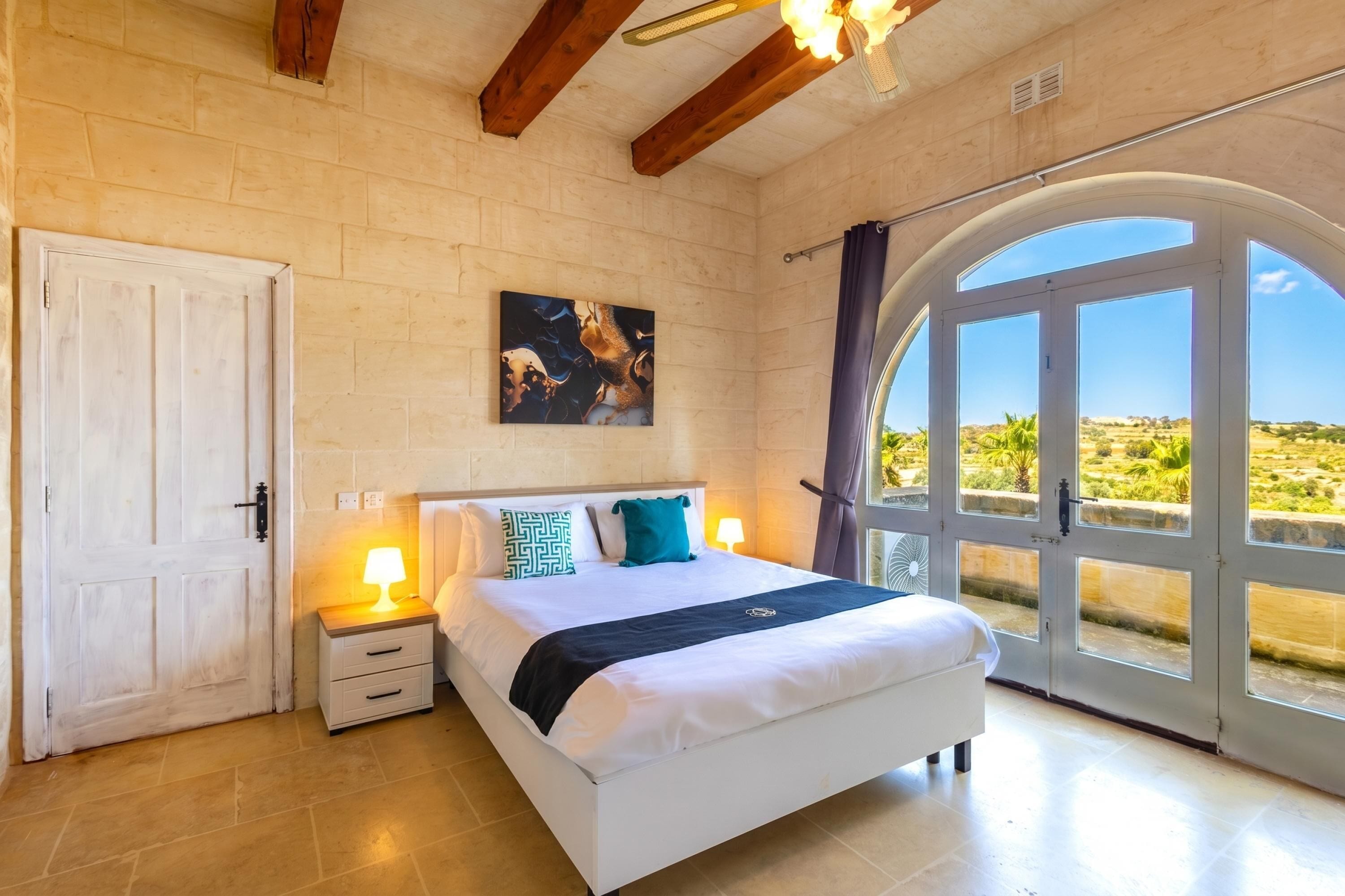 Casa família, vários quartos (Nirvana Gozitan Villa & Pool) | 4 quartos, ferros/tábuas de passar roupa, Wi-Fi de cortesia