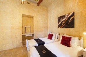 패밀리 하우스, 침실 여러 개 (Nirvana Gozitan Villa & Pool) | 4 개의 침실, 다리미/다리미판, 무료 WiFi, 침대 시트