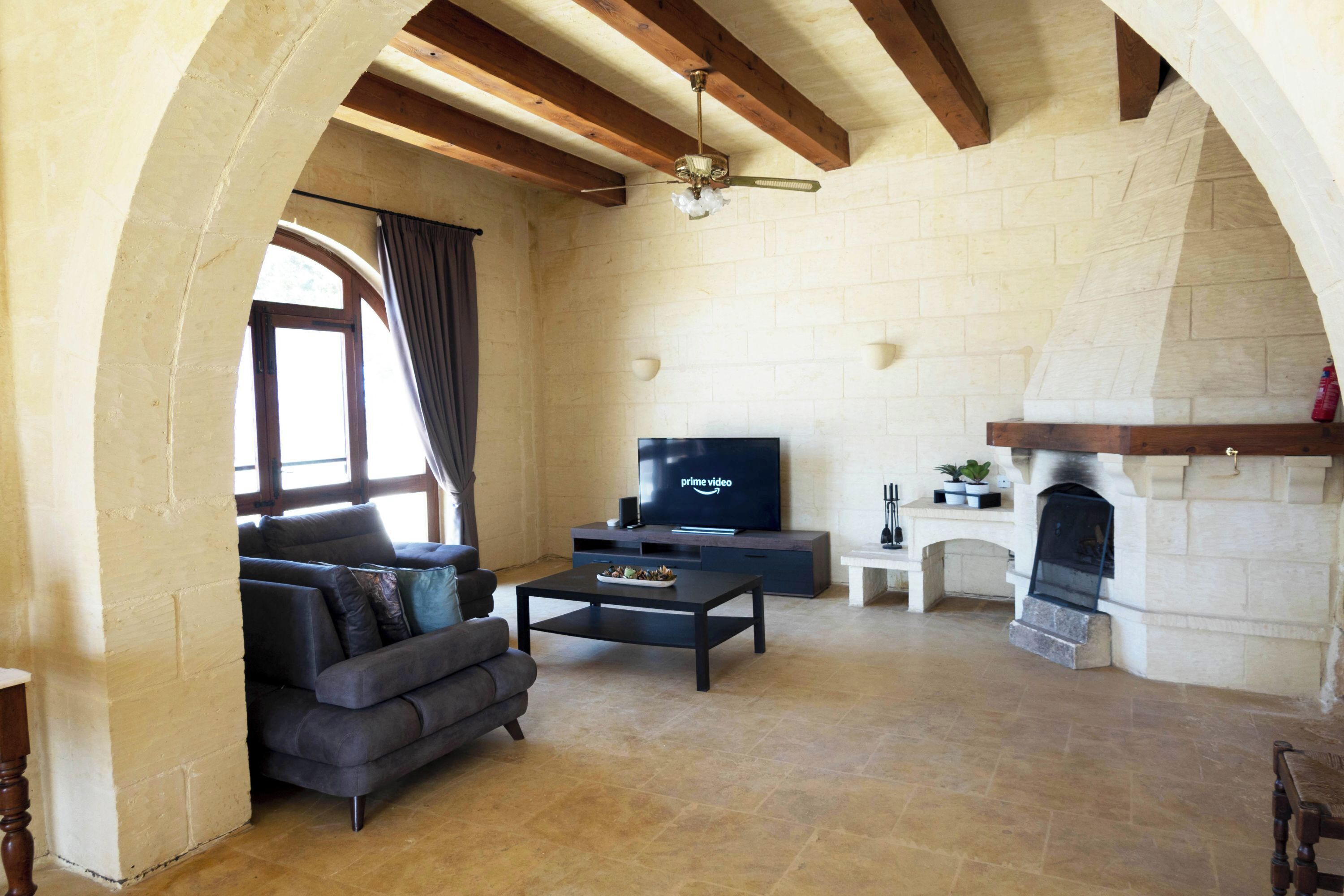 Family House, Multiple Bedrooms (Nirvana Gozitan Villa & Pool) | Living area
