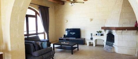 Family House, Multiple Bedrooms (Nirvana Gozitan Villa & Pool) | Living area