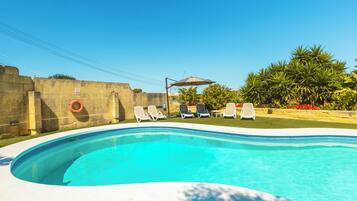 Kolam renang terbuka