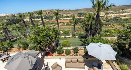 Nirvana Gozitan Villa & Pool