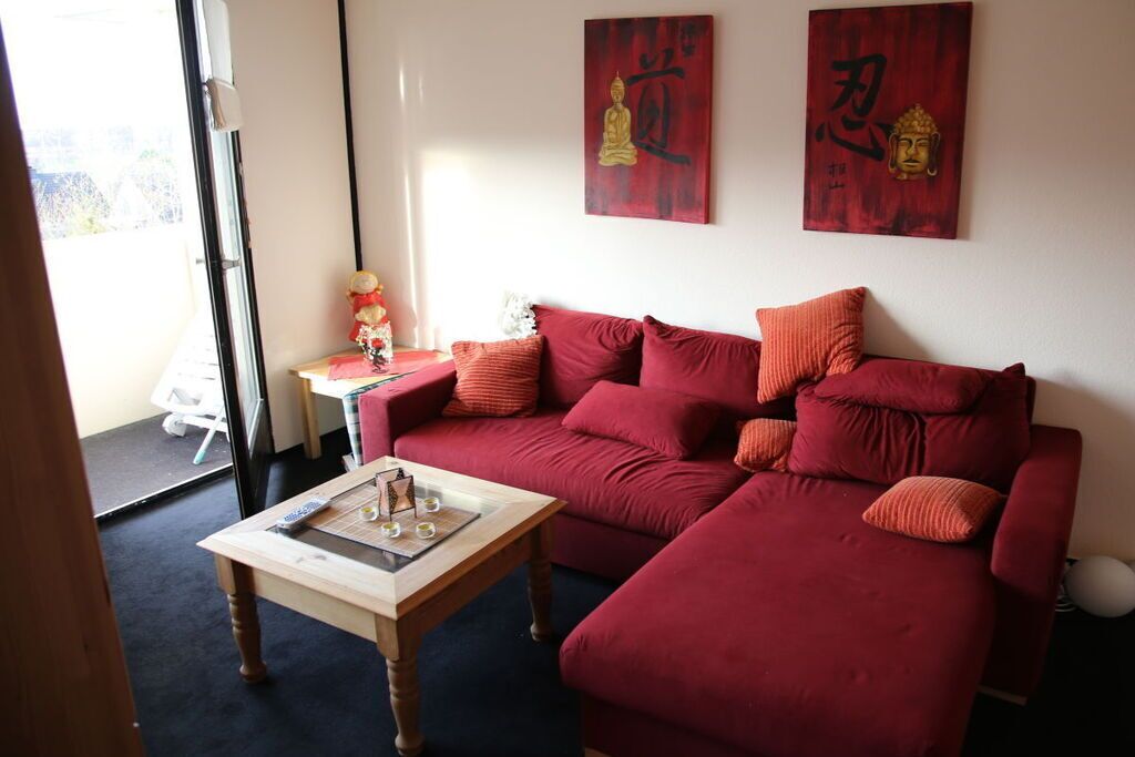 Smart-tv, dvd-afspiller, bøger, stereoanlæg