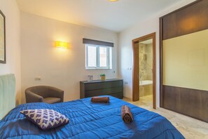 3 bedrooms, bed sheets
