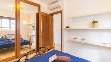 Family Apartment, 3 Bedrooms, 2 Bathrooms (Seaview Pool Dolmen Apt St Paul's Bay) | 3 bedrooms, bed sheets