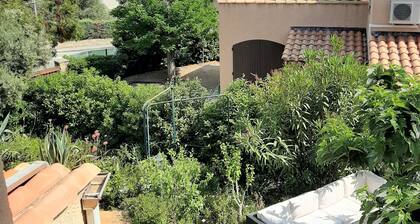 Jolie Villa Provençale Avec Piscine et vue mer