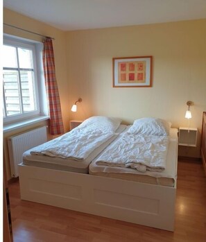 3 chambres, fer et planche à repasser, accès à Internet, literie fournie