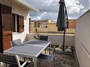 Apartment, 1 Schlafzimmer, Terrasse, Stadtblick | Unterkunftsgelände