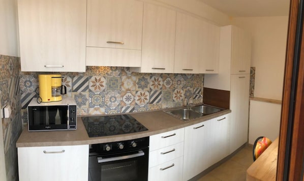 Apartment, 1 Bedroom, Patio, City View | Interior