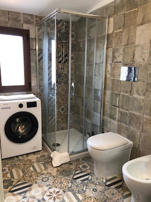 Apartment, 1 Bedroom, Patio, City View | Bathroom