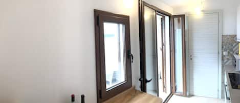 Apartment, 1 Bedroom, Patio, City View | Interior