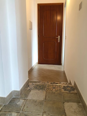 Apartment, 1 Bedroom, Patio, City View | Interior