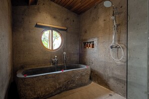 One Bedroom Wooden Pool Villa | Bathroom | Separate bathtub and shower, rainfall showerhead, hair dryer, bathrobes - Van Sheva Ubud Villa (Tegallalang)