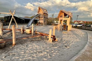 Children’s area - Family home near lake, beach and dunes (Noordwijkerhout)