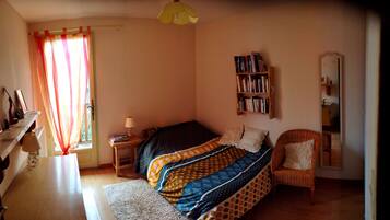 3 chambres, fer et planche Ă repasser