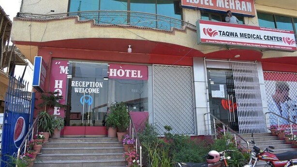 A building with a sign for Hotel Mehran and Taqwa Medical Center. - Mehran Hotel (Rawalpindi)