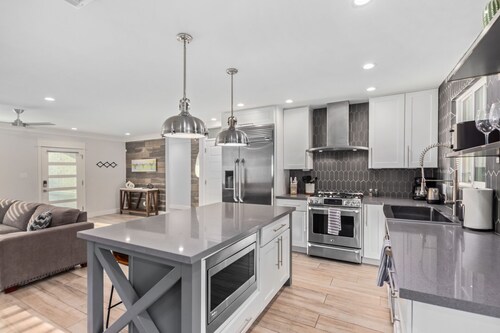 Sunsets on 11th by AvantStay | Resort-Style Pool + Hot Tub | Game Room