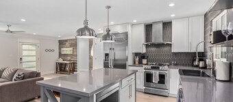 Sunsets on 11th by AvantStay | Resort-Style Pool + Hot Tub | Game Room