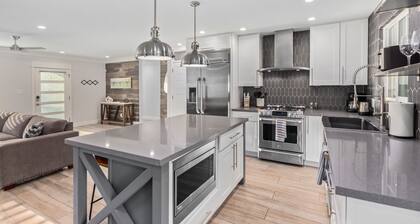 Sunsets on 11th by AvantStay | Resort-Style Pool + Hot Tub | Game Room