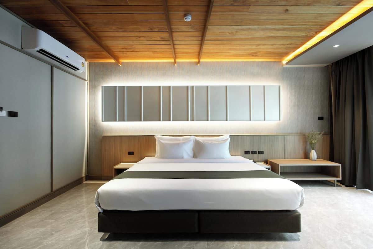 Superior Pool View | Soundproofing, WiFi (free)