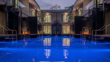 3 outdoor pools