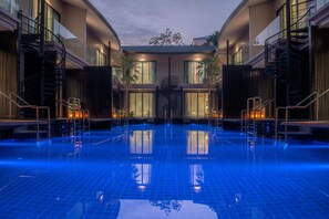 3 outdoor pools