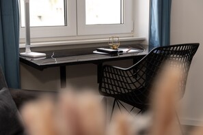Comfort Suite Apartment | 1 soverom, skrivebord, skrivebord for bærbar PC og strykejern/-brett