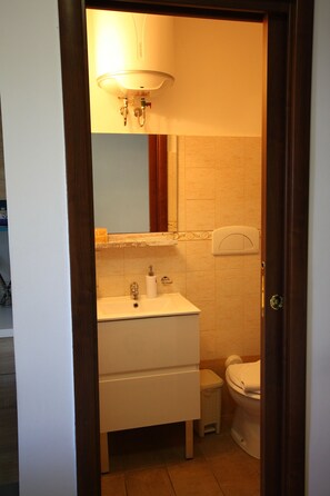 Studio Classique, patio, vue cour intérieure | Salle de bain