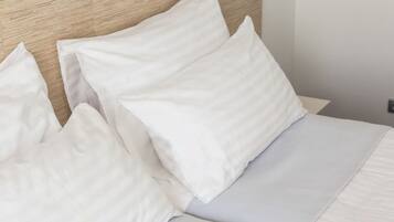 2 chambres, bureau, fer et planche à repasser, accès au Wi-Fi (inclus)