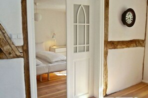 4 bedrooms, iron/ironing board, free WiFi, bed sheets