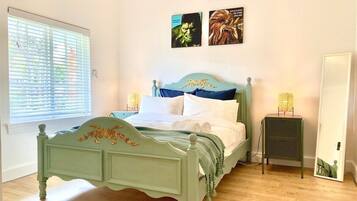 4 bedrooms, iron/ironing board, free WiFi, bed sheets