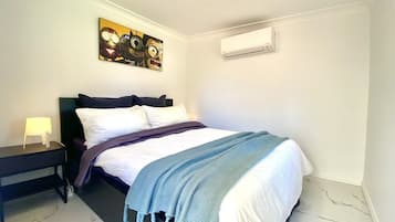 4 bedrooms, iron/ironing board, free WiFi, bed sheets