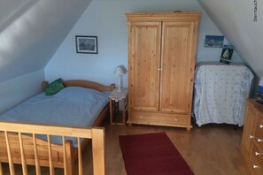 1 slaapkamer, een strijkplank/strijkijzer